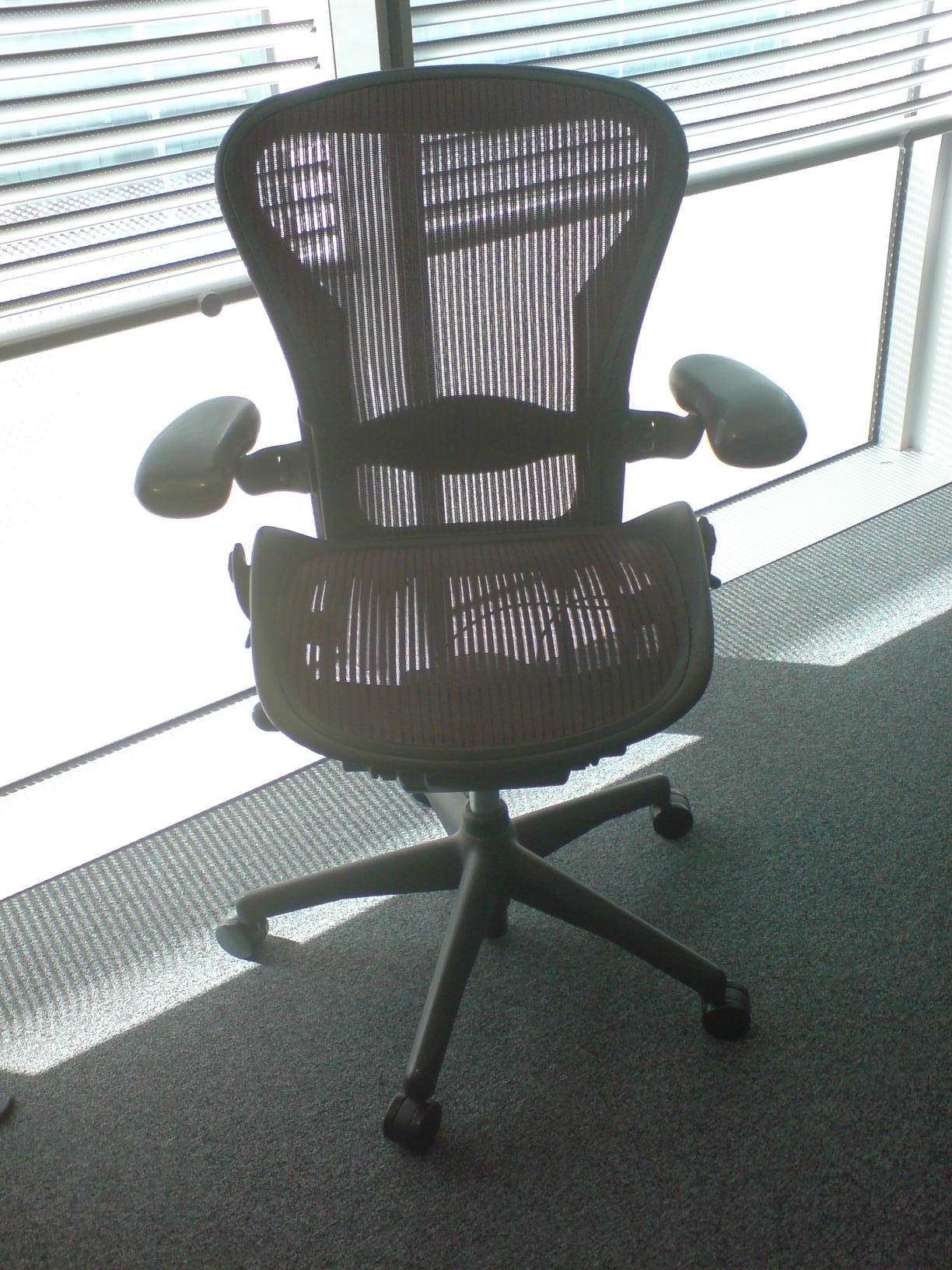 Aeron photographed in 2007; historical configuration reference, not a current seller listing or proof of size.
