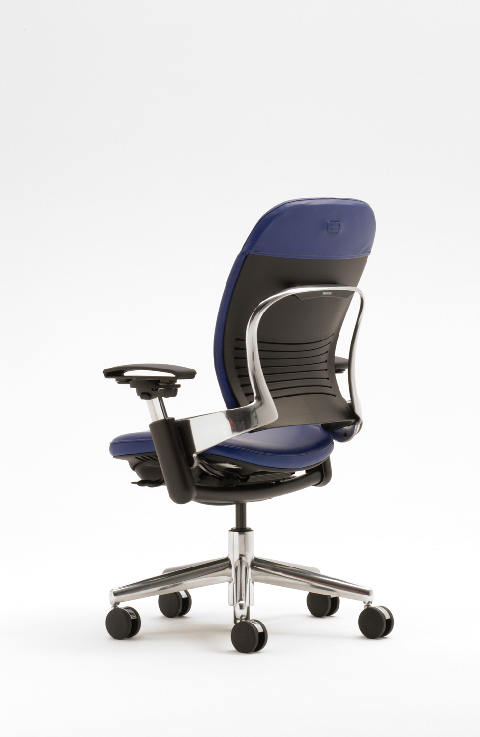 Historical 462 Leap image supplied by Steelcase; high back, aluminum backframe and open arms. Not a current Leap V2 configuration photo.